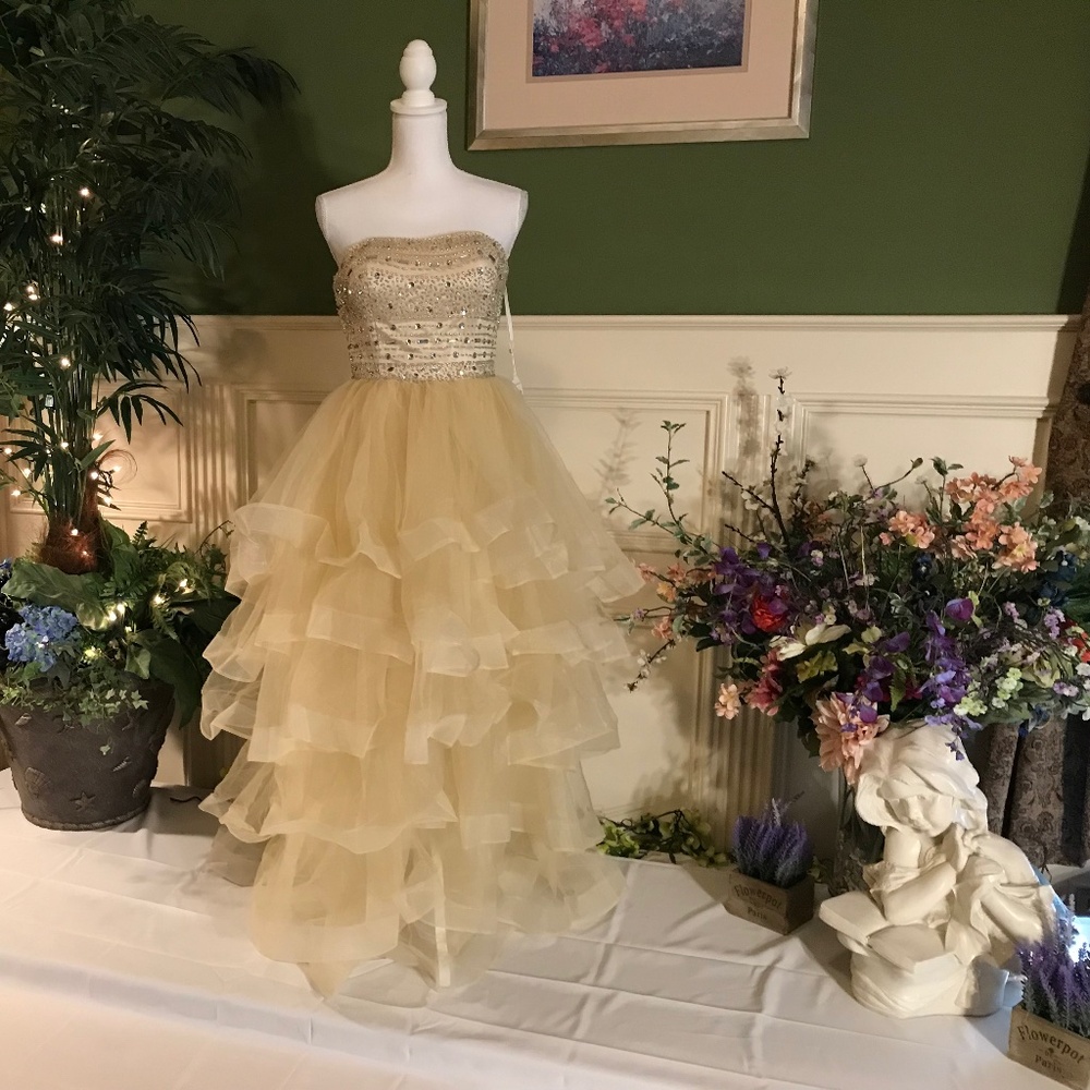 Formal evening Champagne Gold strapless ball prom organza gown dress
